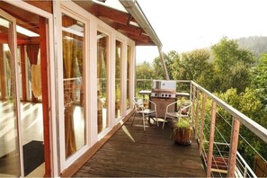Outdoor dining - Vrbo Property (Burghaslach)