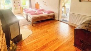 5 chambres, fer et planche à repasser, Wi-Fi, draps fournis