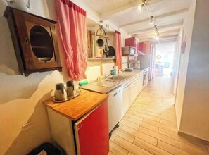 Private kitchen - Spacious, sunny, comfortable apartment in Geiselwind (Burghaslach)