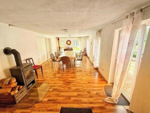 Dining - Spacious, sunny, comfortable apartment in Geiselwind (Burghaslach)