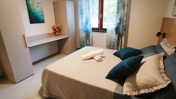 Iron/ironing board, WiFi, bed sheets