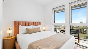 2 bedrooms, iron/ironing board, travel crib, WiFi (free)