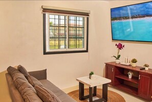 Living area - Great place to get away with the family! (Omoa)
