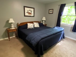 Room - Modern 3-bedroom house on Lake Todd in enchanting Bradford (Bradford)