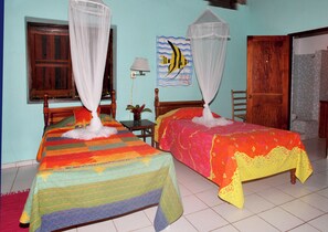 4 bedrooms, iron/ironing board, free WiFi, bed sheets