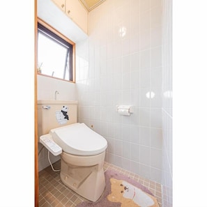 Basic Apartment, Multiple Beds, Non Smoking, Balcony | Bathroom | Hair dryer, slippers, towels, shampoo - Hachiman Hotel (tokyo,koto-ku,tomioka)