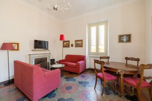 Living area - One Bedroom Apartment (ROMA)