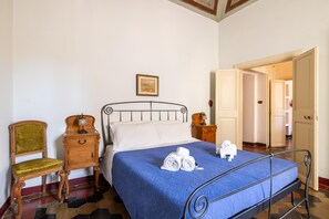 Room - One Bedroom Apartment (ROMA)