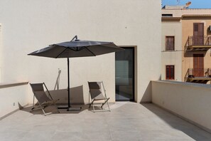 Terrace/patio - Standard Room at ByAma with Sea View, Wi-Fi, and Air Conditioning (Menfi)