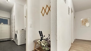 Interior - Harbor Breeze 3-Room Apartment with Balcony and Kitchen (Wilhelmshaven)