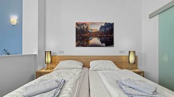 Iron/ironing board, WiFi, bed sheets