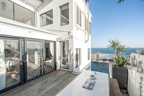 House, 4 Bedrooms, Smoking, Balcony | Outdoor dining