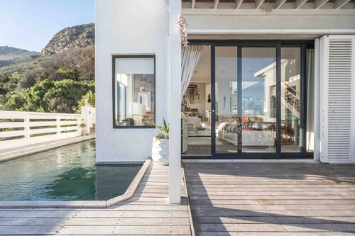 Shangri La in Misty Cliffs