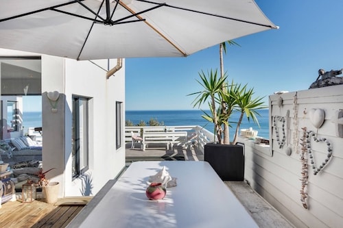 Shangri La in Misty Cliffs