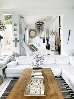 House, 4 Bedrooms, Smoking, Balcony | Interior