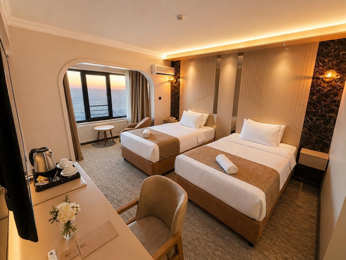 Habitació amb dos llits individuals Deluxe, vistes al mar | Caixa forta a l'habitació i escriptori 