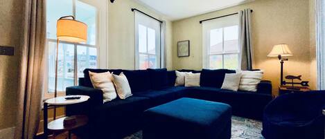 Casa, 1 cama King size y sofá cama, vista al jardín (Adorable In Aqua) | Área de sala de estar