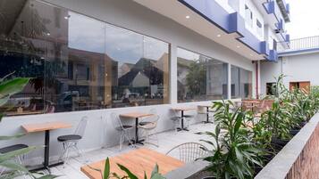 House | Outdoor dining