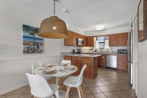 Coffee/tea maker, fridge, microwave, oven - Late Cancellation Sale ~July 12th-14th (Gulf Shores)