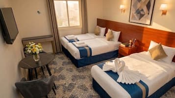 Minibar, desk, laptop workspace, free WiFi