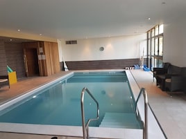 Una piscina techada