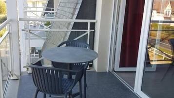 Standaard appartement, balkon | Buiten dineren