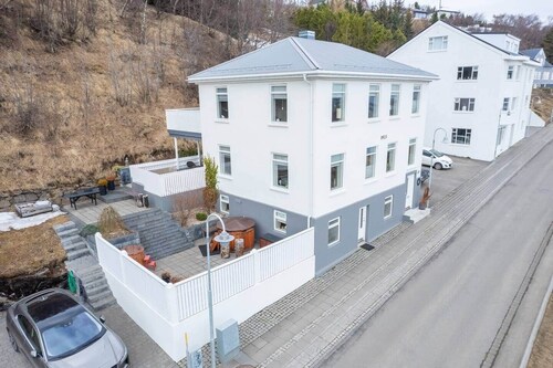 Luxury Nordic Villa w/ Hot Tub & Beautiful Views