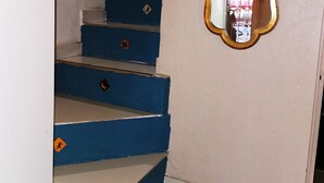 A staircase with blue steps and a mirror on the wall. - Small house with a garden in the heart of Old Antibes (Antibes)