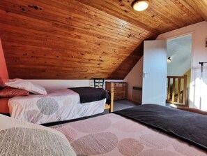 2 soverom, strykejern/-brett, reiseseng for barn og wi-fi (inkludert)