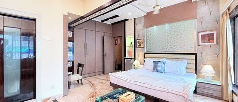 4 bedrooms, iron/ironing board, free WiFi, bed sheets