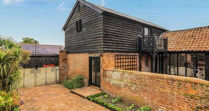 Barn Conversion Sleeps 2 With Parking
