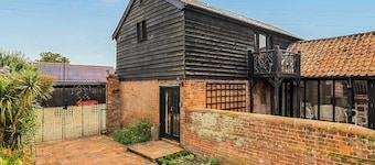 Barn Conversion Sleeps 2 With Parking
