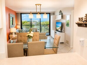 TV - 2 Bedroom, 1 Bath, Beach and pools, Longboat Key (Longboat Key)