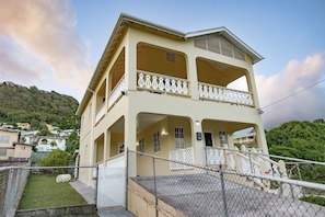 Exterior - Pierocks Highgate with  Free Parking , WI-FI (Arnos Vale)