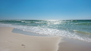 On the beach - 30A Beachfront Condo in Seagrove w Pool, Gym & Tennis near Seaside! (Santa Rosa Beach)