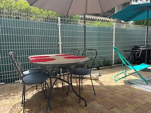 屋外ダイニングエリア