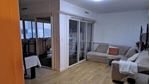 Living area - Very large apartment, 115 m² (Occitanie)