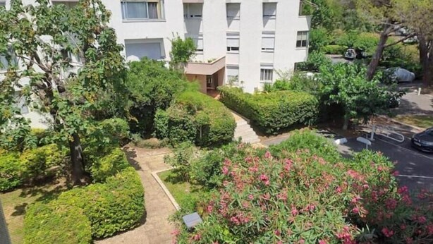 Property grounds - Very large apartment, 115 m² (Occitanie)