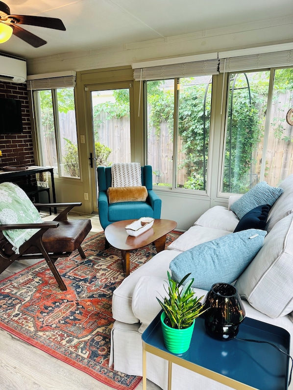 Smart TV - Artistically Curated Guesthouse Near Folly & DT! (Charleston)