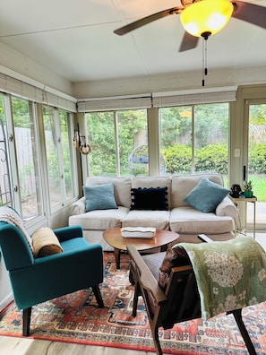 Smart TV - Artistically Curated Guesthouse Near Folly & DT! (Charleston)