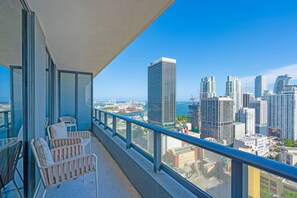 Appartement, 1 très grand lit et 1 canapé-lit, cuisine, vue sur la baie | Terrain de l’hébergement 