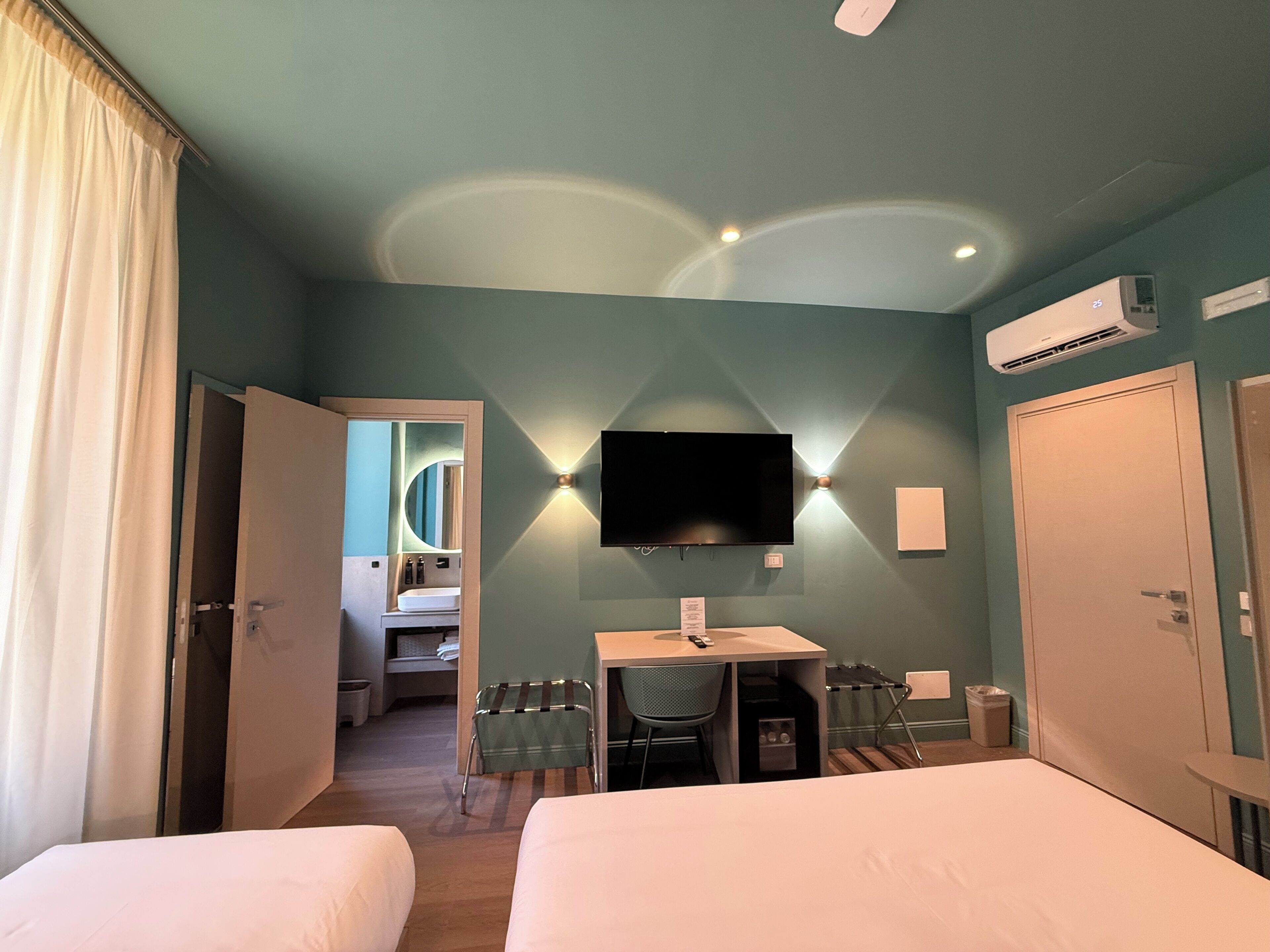 Deluxe Triple Room | In-room safe, soundproofing, free WiFi