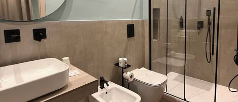Habitación básica con 2 camas individuales | Baño