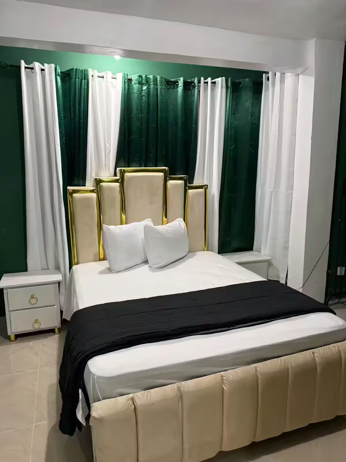 2 bedrooms, internet, bed sheets