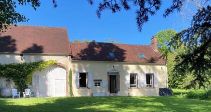 Gîte de charme Le Clos du Cèdre 1,45 heures de Paris, Irancy Chablis Vezelay