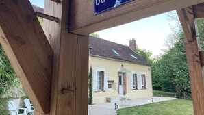 A wooden structure with a sign reading 'Le Clos Du Céder.'