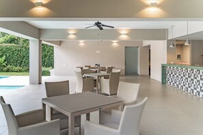 Outdoor dining - 1BR Garden Condo | Walk to Beach | Pool & Gym (Santa Cruz Huatulco)