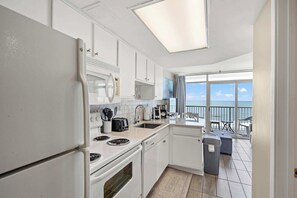 Fridge, microwave, oven, stovetop - Seawatch Oceanview Unit 610 (Myrtle Beach)