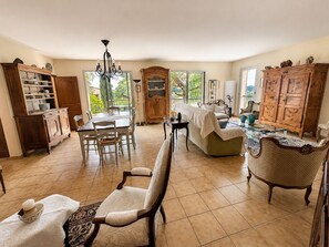 A spacious kitchen with a dining area, a large wooden cabinet, and a chandelier. - La Musardière - Air Conditioning, Pool with a View - Sleeps 8 (Villeneuve-lès-Avignon)