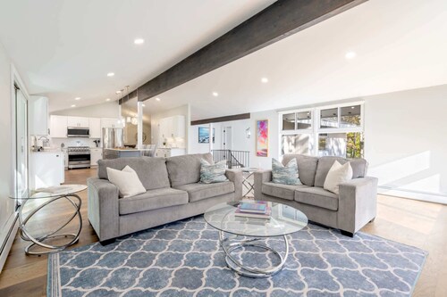 Near Beach - Shopping - Tesla Charger - Large Deck
